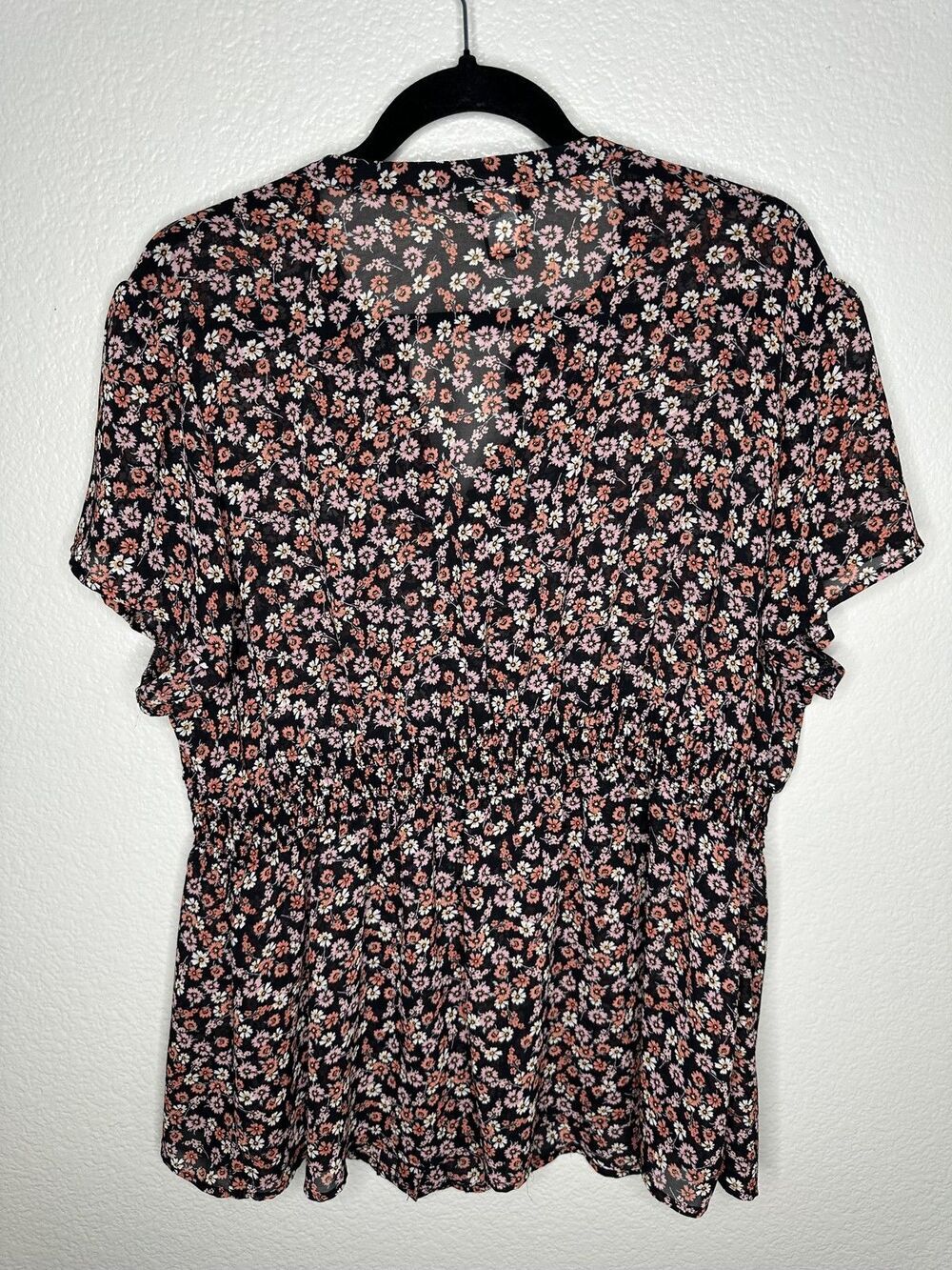 Torrid Shirt Womens 2X Black Floral Ruffle V Neck Smocked Waist Peplum Ditsy - Picture 4 of 4